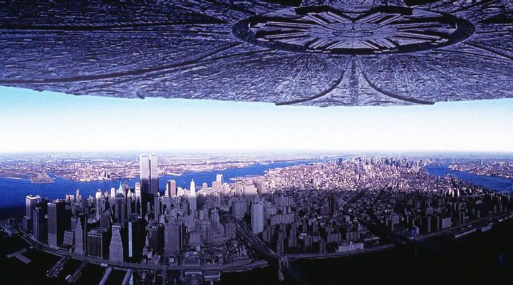  Una nave extraterrestre sobrevolando en 'Independence Day: Contraataque