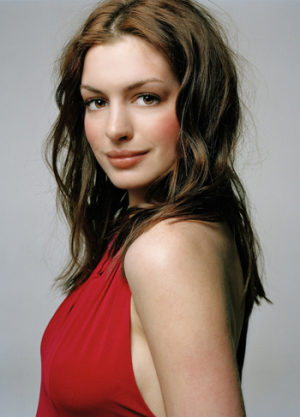 Anne Hathaway será Judy Garland