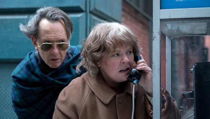 Melissa McCarthy y Richard E. Grant en '¿Podrás perdonarme algún día?'