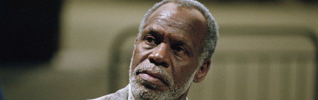 Glover y Jones en 'Dragon Fire'
