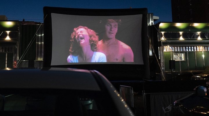 Autocine proyectando 'Dirty Dancing'