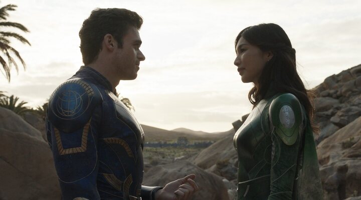Richard Madden y Gemma Chan en 'Eternals'