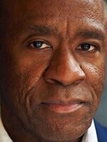 Foto de Lucian Msamati, actor de Cónclave