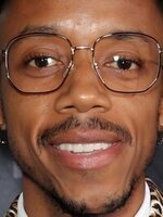 Foto de Darrell Britt-Gibson, actor de Tres anuncios en las afueras