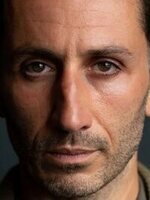 Foto de George Georgiou, actor de Mamma Mia!