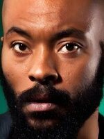 Foto de Arinzé Kene, actor de Love Again