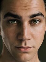 Foto de Luke Brandon Field, actor de Jojo Rabbit