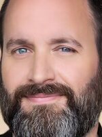 Foto de Tom Segura, actor de Familia al instante