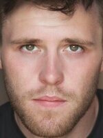 Foto de Niall McNamee, actor de El Implacable