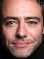 Foto de Manu Fullola, actor de Llegaron de noche