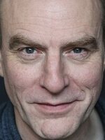 Foto de Simon Kunz, actor de Una guerra brillante