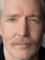 Foto de Geoffrey Austin Newland, actor de Atrapados: Una Historia Verdadera