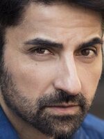 Foto de Akbar Kurtha, actor de Sebastian