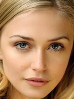 Foto de Sophie Simnett, actriz de Twist