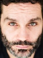 Foto de Darcy Laurie, actor de Caos