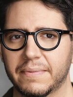Foto de J. Claude Deering, actor de La noche siempre llega
