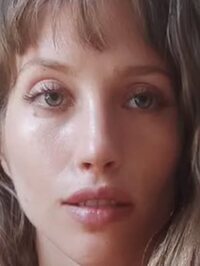  Agustina Bisio