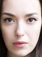 Foto de Lizzie Clarke, actriz de The Thing with Feathers