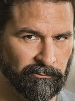 Foto de Rick Rivera, actor de Sueños de trenes