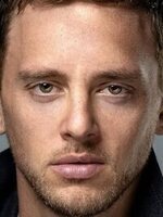 Foto de Adam Aalderks, actor de El menú