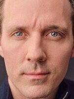 Foto de Alex Hoeffler, actor de El Sobreviviente