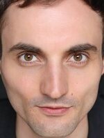 Foto de Tom Crowhurst, actor de El Sobreviviente