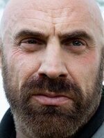 Foto de Charlie Rawes, actor de Fackham Hall