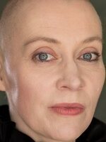 Foto de Emily Carding, actriz de Return to Silent Hill