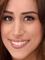 Foto de Danielle Jonas, actriz de Una Navidad muy Jonas Brothers