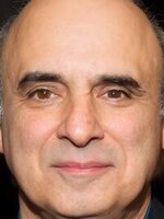 Foto de Peter Polycarpou, actor de Greenland 2: Migration