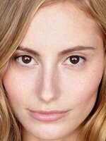 Foto de Annie Hamilton, actriz de Puñales por la espalda: De entre los muertos