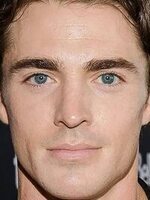 Foto de Spencer Neville, actor de Gente que conocemos en vacaciones