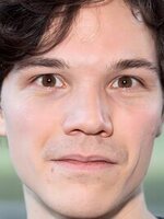 Foto de Sebastian Urzendowsky, actor de The Tiger (El Tanque)