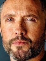 Foto de Kyle Kauwika Harris, director de The Huntsman