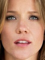 Foto de Jessy Schram, actriz de The Huntsman