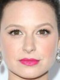  Katie Lowes