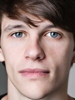 Foto de Jordan Coulson, actor de 100 Nights of Hero