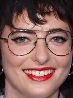 Foto de Sarah Sherman, actriz de Adolescencia, sexo, y muerte en Camp Miasma