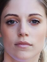 Foto de Christine Torto, actriz de 4 Kids Walk Into a Bank