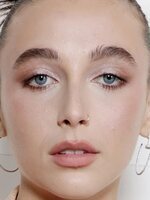 Foto de Emma Chamberlain, actriz de Forbidden Fruits