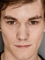 Foto de Krisztián Csákvári, actor de Lindas y Letales