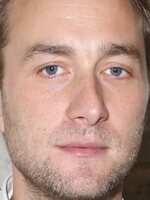 Foto de Oliver Chris, actor de El Árbol Mágico