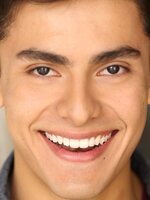 Foto de Orlando Pineda, actor de Brothers Under Fire