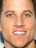 Foto de Mike Manning, actor de The Wolf and the Lamb