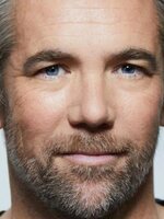 Foto de Patrick Brammall, actor de El diablo viste a la moda 2