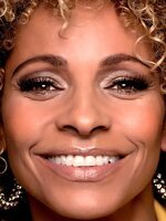 Foto de Michelle Hurd, actriz de Turbulencia en la oficina