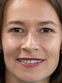  Alice Douard