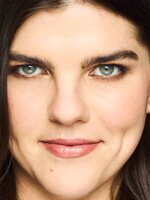 Foto de Elle Shaheen, actriz de Tony