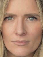 Amy De Bhrún