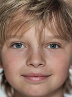 Foto de Artie Wilkinson-Hunt, actor de Amos del universo